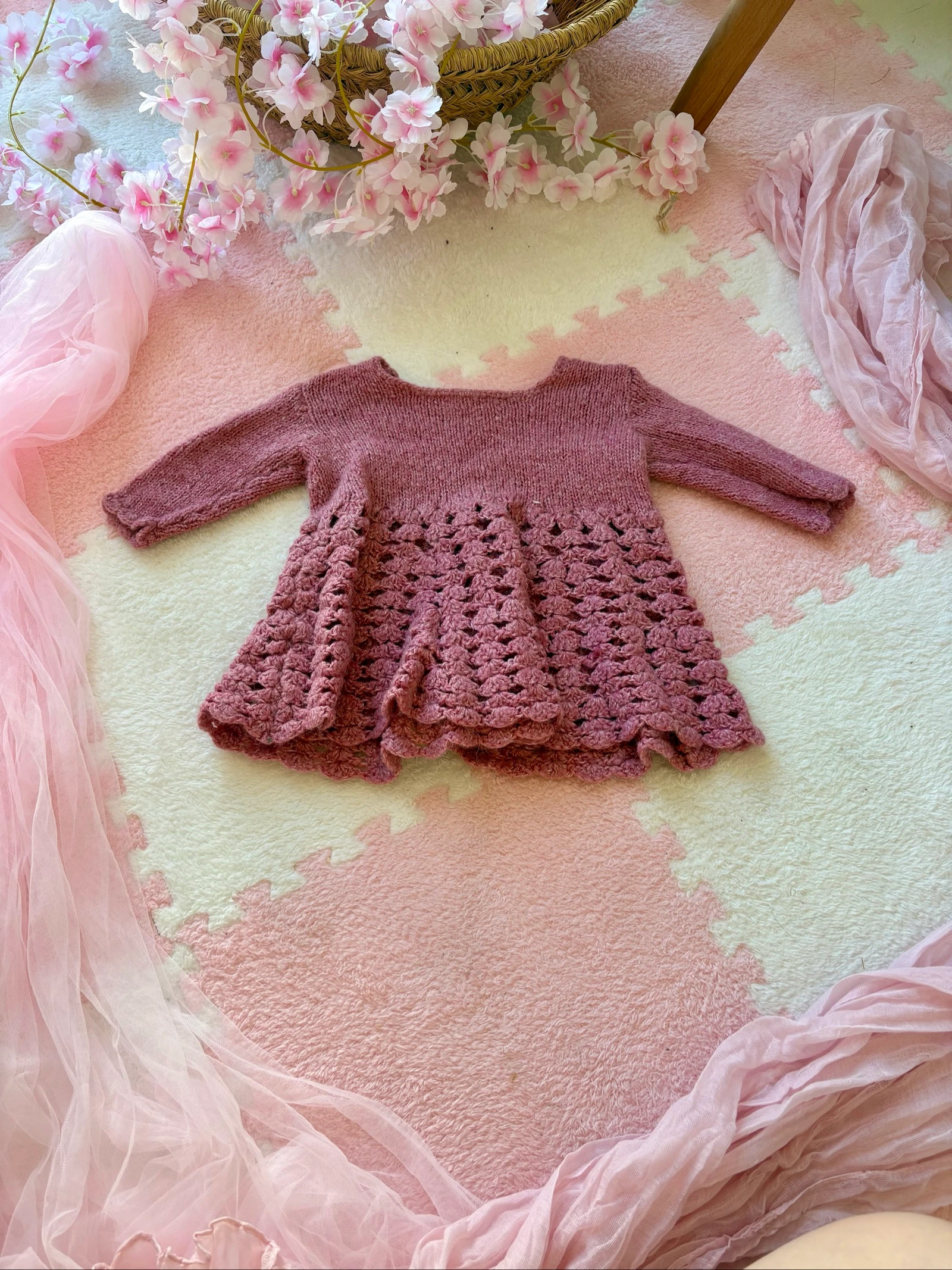Robe bébé fille tricot rose poudré – fait main – 3 mois
